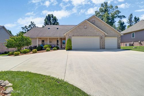 207 Forest Hill Dr, Crossville, TN, 38558-2815 | Card Image