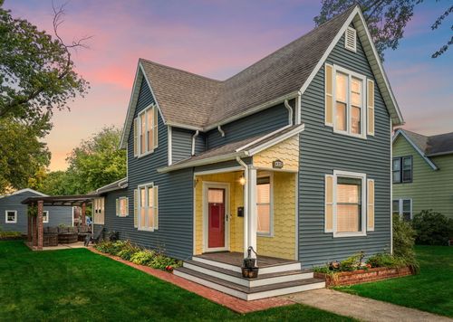 422 Jefferson Ave, Chesterton, IN, 46304-3237 | Card Image