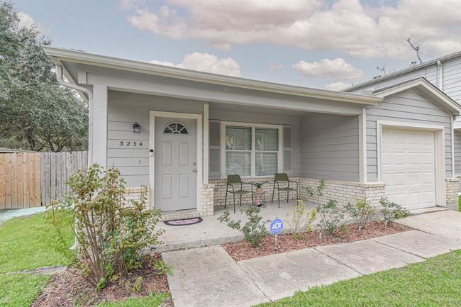 Welcoming front porch | Image 18