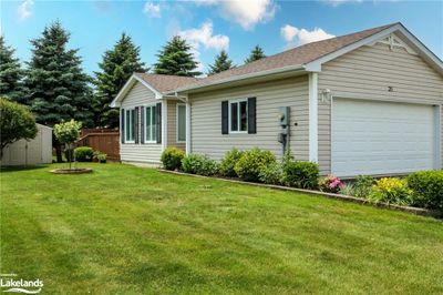 26 Pennsylvania Ave, House other with 2 bedrooms, 2 bathrooms and 4 parking in Wasaga Beach ON | Image 2