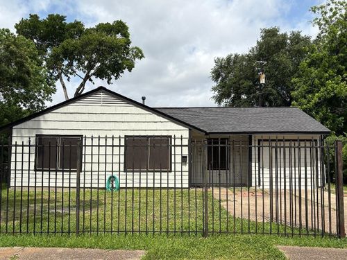 6610 Kassarine Pass, Houston, TX, 77033-1721 | Card Image