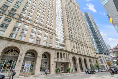 2113 - 25 The Esplanade, Condo with 1 bedrooms, 2 bathrooms and null parking in Toronto ON | Image 2