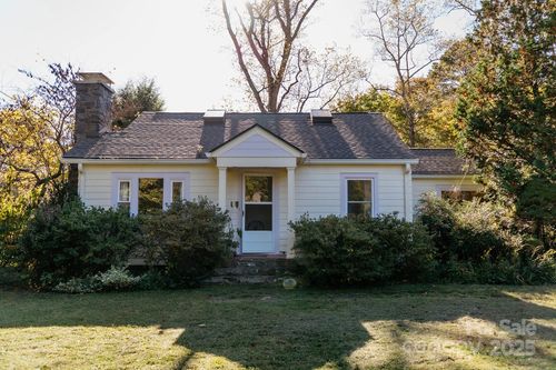 95 Aurora Dr, Asheville, NC, 28805-1740 | Card Image