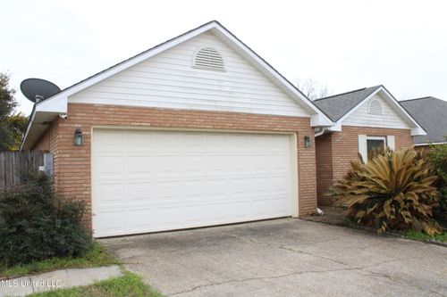 2077 Crane Rdg, Biloxi, MS, 39532-3312 | Card Image