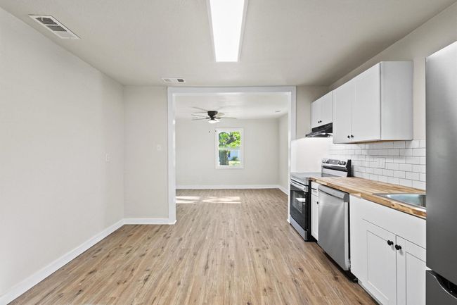 900 W Coffin St, House other with 3 bedrooms, 1 bathrooms and null parking in Denison TX | Image 10
