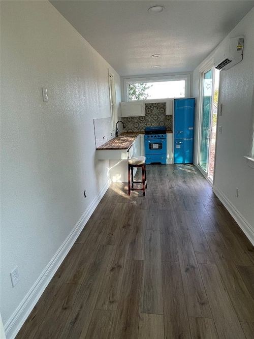 207 N 1st St, Jarrell, TX, 76537-1301 | Card Image
