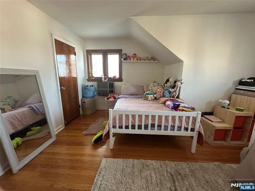 456 9th St, Palisades Park, NJ, 07650-2326 | Card Image