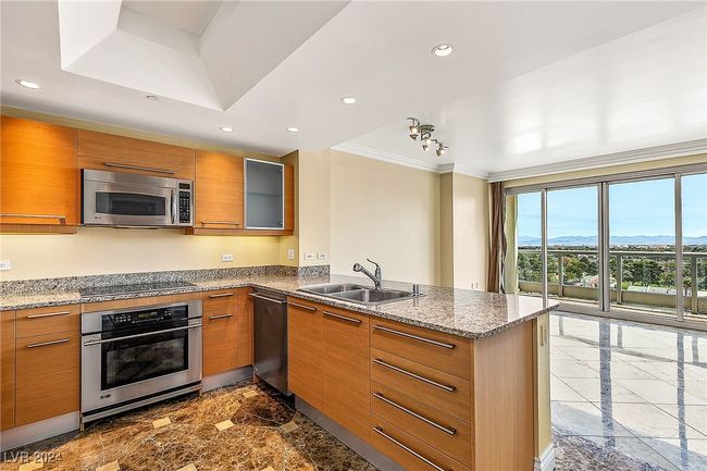 UNIT-903 - 322 Karen Ave, Home with 1 bedrooms, 2 bathrooms and 1 parking in Las Vegas NV | Image 9