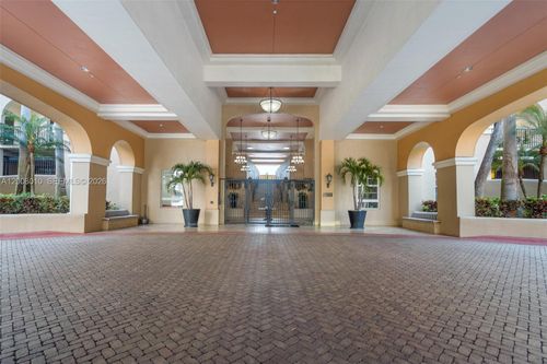 2209-520 Se 5th Ave, Fort Lauderdale, FL, 33301-2958 | Card Image