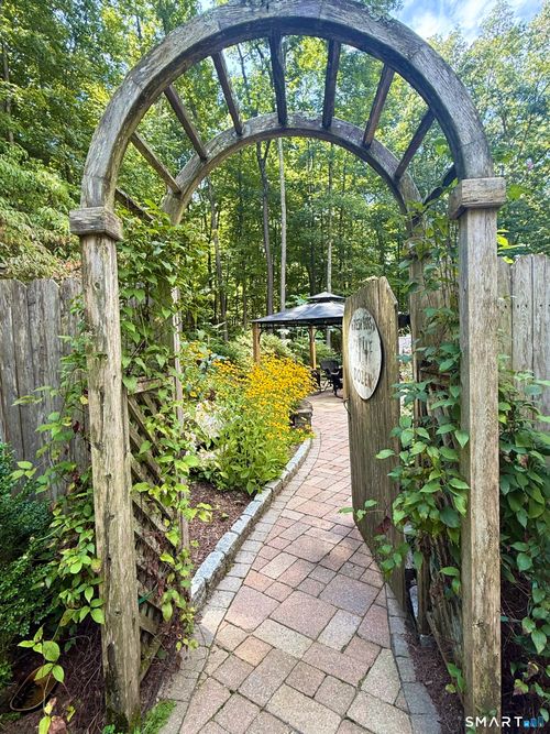 391 Squaw Hollow Rd, Ashford, CT, 06278-1802 | Card Image