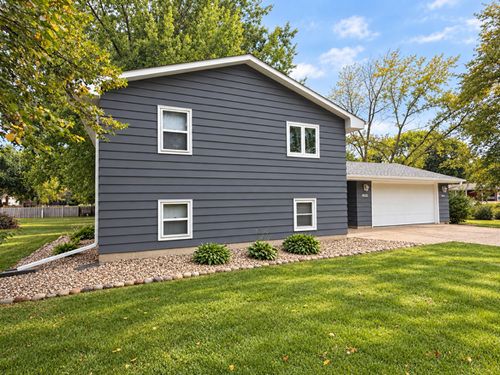 1632 6th Ave N, Windom, MN, 56101-1155 | Card Image