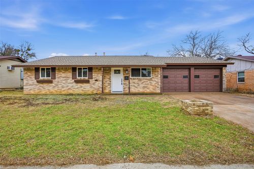 302 E Fuller Dr, Euless, TX, 76039-3846 | Card Image