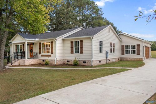 392 Thomason Rd, Albertville, AL, 35951-7390 | Card Image