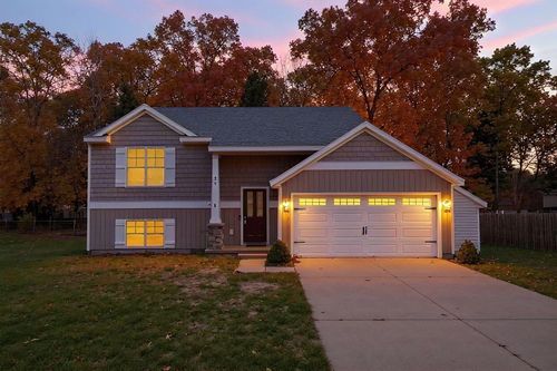 35 Cannonball Ln, Wayland, MI, 49348-9441 | Card Image