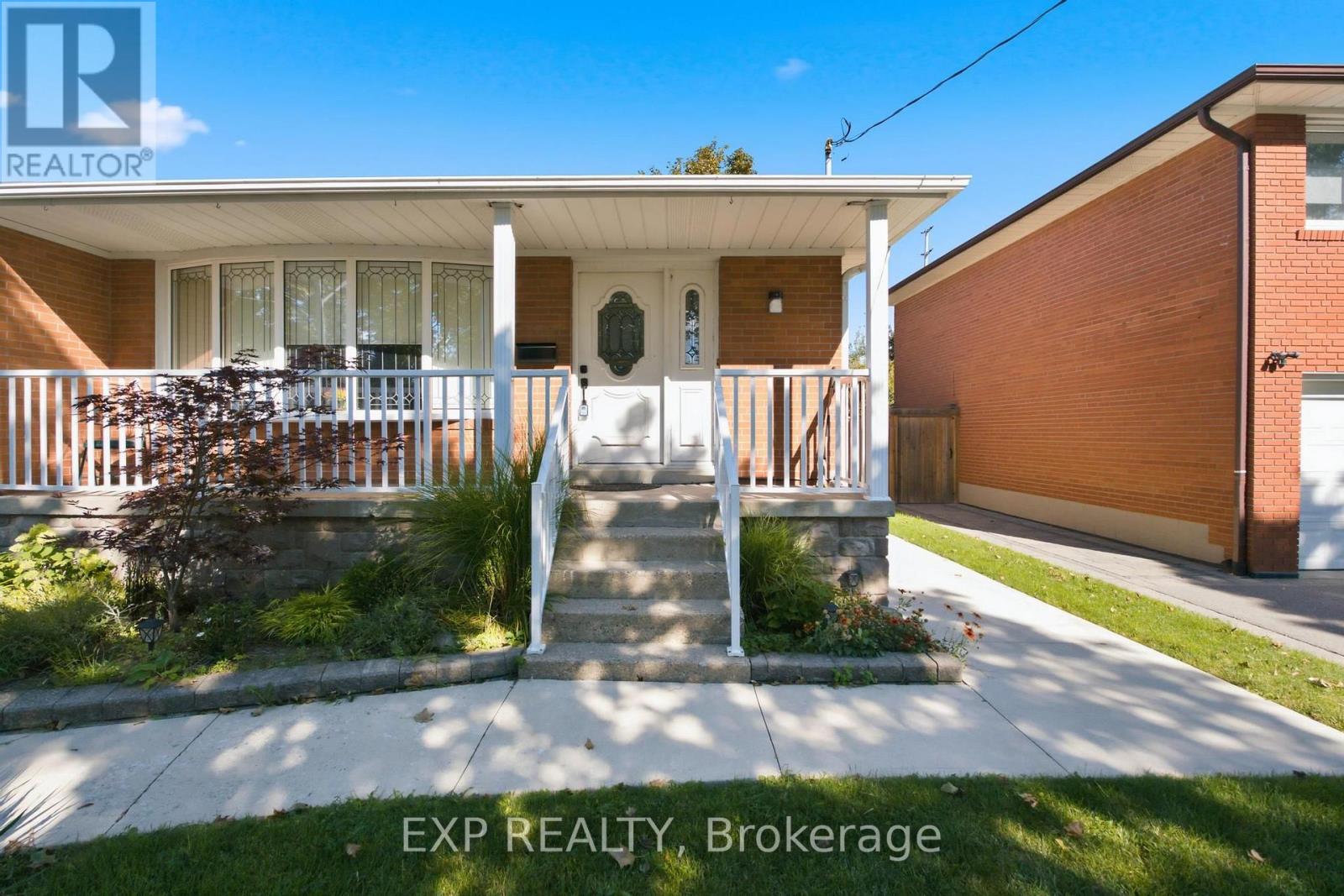 Residential Lease in Mississauga (Mississauga Valleys)
