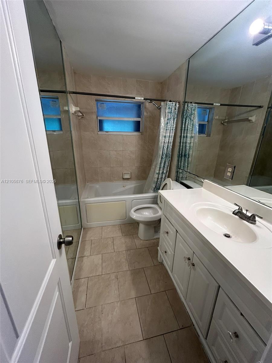 Residential Lease in Riviera Beach 4