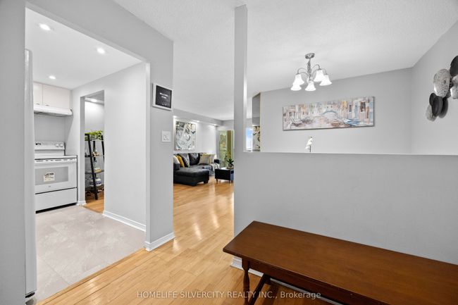 913 - 145 Hillcrest Ave, Condo with 3 bedrooms, 2 bathrooms and 1 parking in Mississauga ON | Image 9