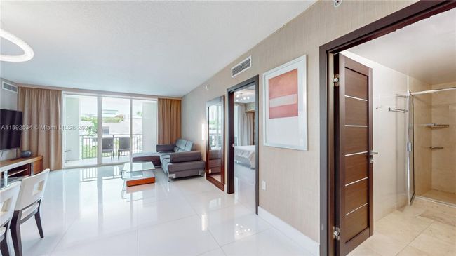 TH-307 - 250 Sunny Isles Blvd, Condo with 3 bedrooms, 2 bathrooms and null parking in Sunny Isles Beach FL | Image 15