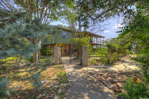 785 Park Shrs, Canyon Lake, TX, 78133-2907 | Card Image
