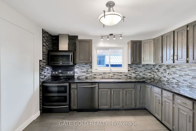64 Nash Rd S, House other with 6 bedrooms, 2 bathrooms and 3 parking in Hamilton ON | Image 8