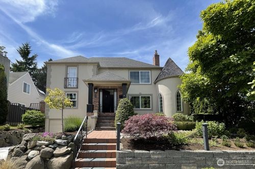 3255 W Viewmont Way W, Seattle, WA, 98199-2441 | Card Image