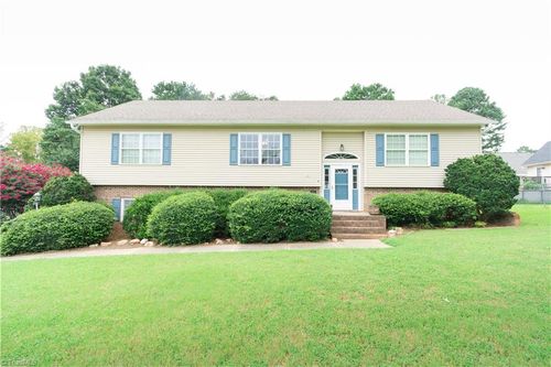 106 Guinevere Ct, King, NC, 27021-9199 | Card Image