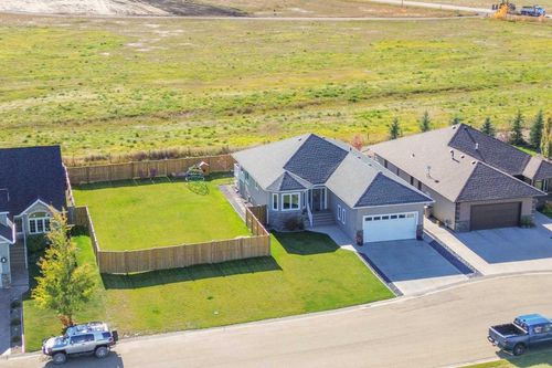 6923 Meadowview Close, Stettler, AB, T0C2L1 | Card Image