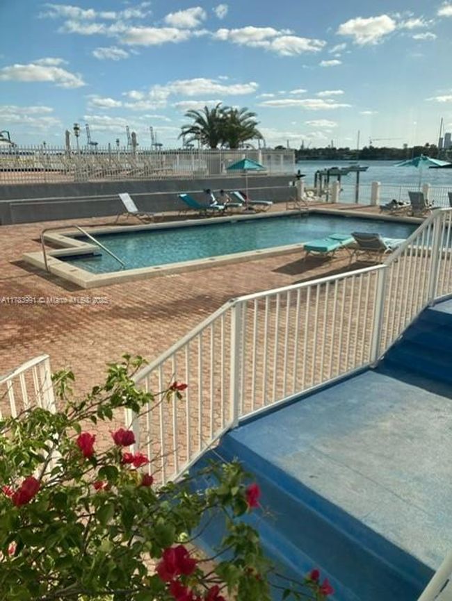 APT-11R - 1250 West Ave, Condo with 0 bedrooms, 1 bathrooms and null parking in Miami Beach FL | Image 9