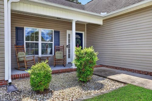 106 Fernie Ln, New Bern, NC, 28560-8962 | Card Image