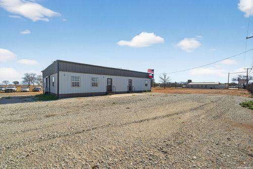 2-3215 Zanderson Ave, Jourdanton, TX, 78026-3101 | Card Image