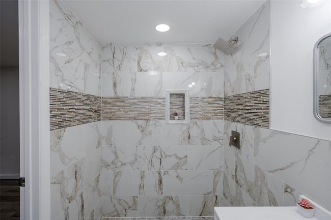 Bathroom with tiled shower | Image 35