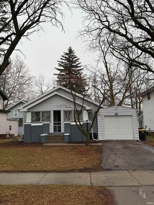 356 S Cornell Cir, Fort Wayne, IN, 46807-2820 | Card Image