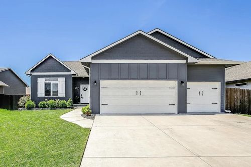 911 N Trail Drive Cir, Mulvane, KS, 67110-1230 | Card Image