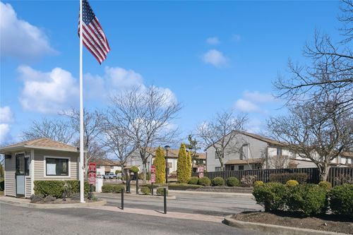 apt-2605-100 Daly Blvd, Oceanside, NY, 11572-6028 | Card Image