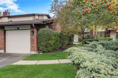 1111 Deerfield Place, Condo with 2 bedrooms, 2 bathrooms and 1 parking in Highland Park IL | Image 1