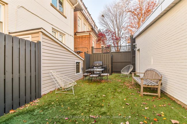 MAIN - 16 Farnham Ave, House other with 3 bedrooms, 2 bathrooms and 1 parking in Toronto ON | Image 22