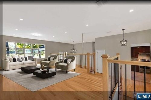 22 Greentree Ter, Tenafly, NJ, 07670-2406 | Card Image