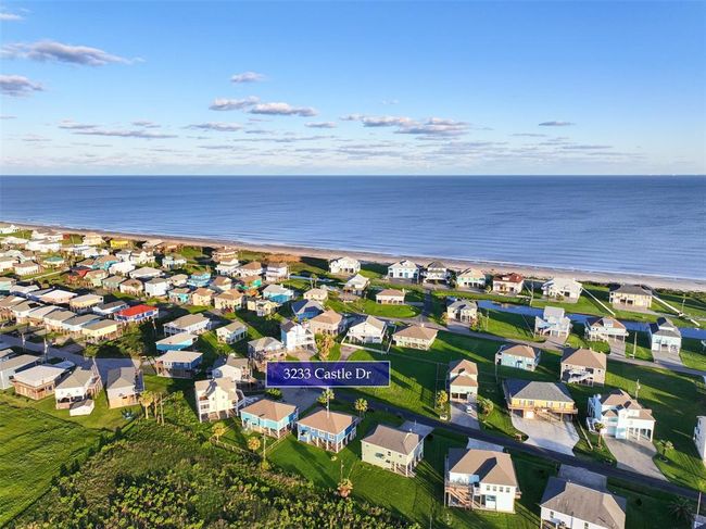 3233 Castle Dr, House other with 3 bedrooms, 2 bathrooms and 1 parking in Crystal Beach TX | Image 34
