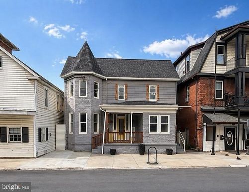 8 S Maple Ave, BRUNSWICK, MD, 21716-1102 | Card Image