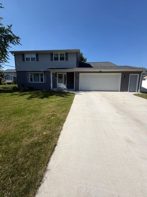 2206 E 32nd St, Davenport, IA, 52807-2206 | Card Image