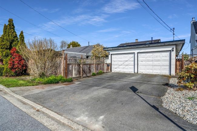1230 Beach Grove Road, House other with 4 bedrooms, 2 bathrooms and 4 parking in Delta BC | Image 2