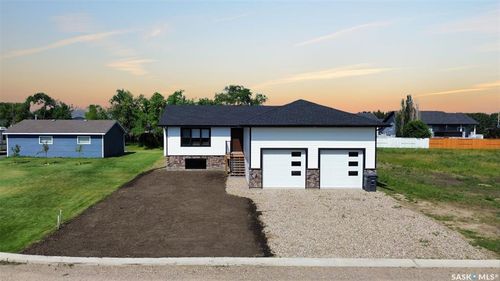 209 Willow Crescent, Waldheim, SK, S0K4R0 | Card Image