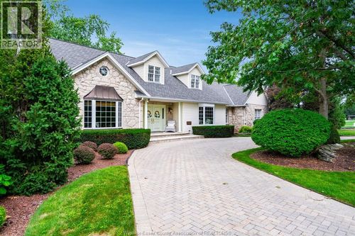 323 Talbot St S, Essex, ON, N8M1C2 | Card Image