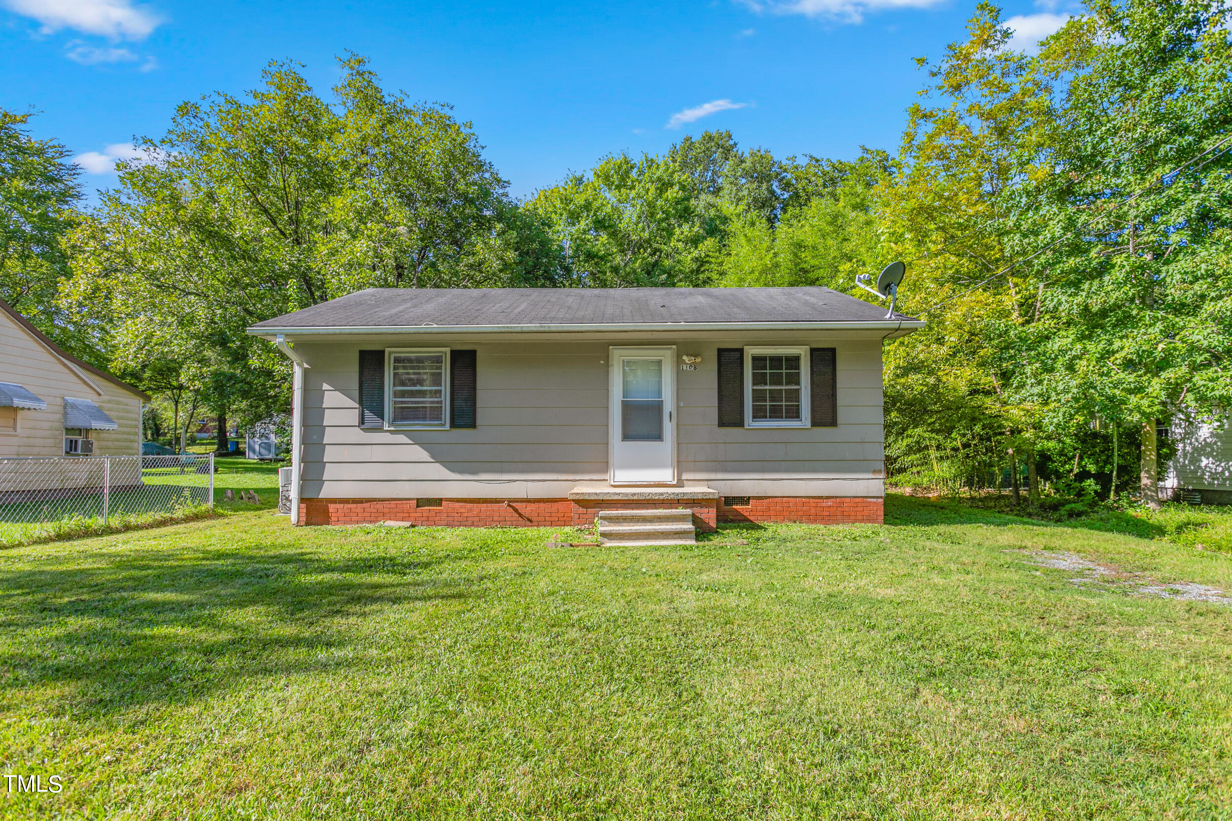 Walnut St, Burlington, NC 27217