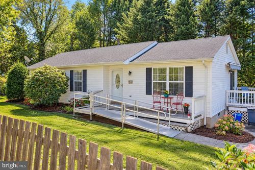 145 Moser Rd, WARRENTON, VA, 20186-2716 | Card Image