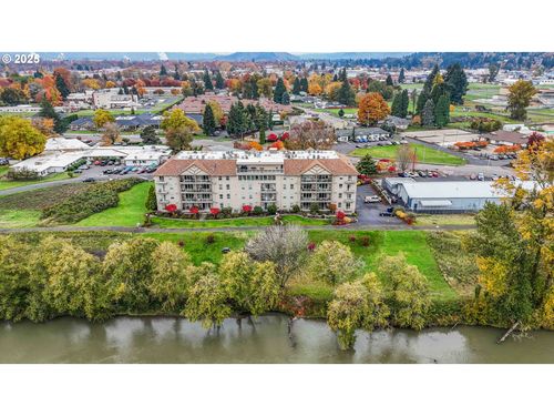 302-1548 River Rd, Longview, WA, 98632-3293 | Card Image