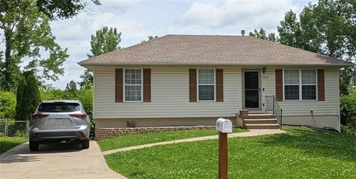 19218 E Ponca Dr, Independence, MO, 64056-2117 | Card Image