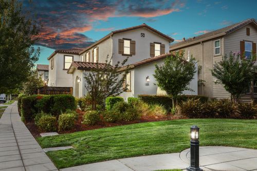 948 S Blake St, Mountain House, CA, 95391-1368 | Card Image