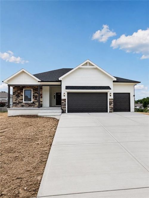 2716 Stone Creek Ave, Tonganoxie, KS, 66086 | Card Image