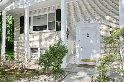 15 Silver Ln, Chestnut Ridge, NY, 10977-6212 | Card Image